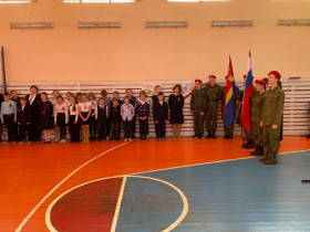Торжественная линейка, посвященная 79-летию Победы в Великой Отечественной войне в здании п. Константиновка .